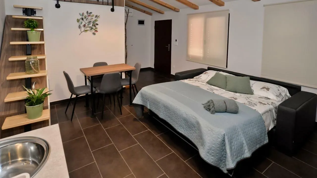 Vintage Garden Apartment Pula