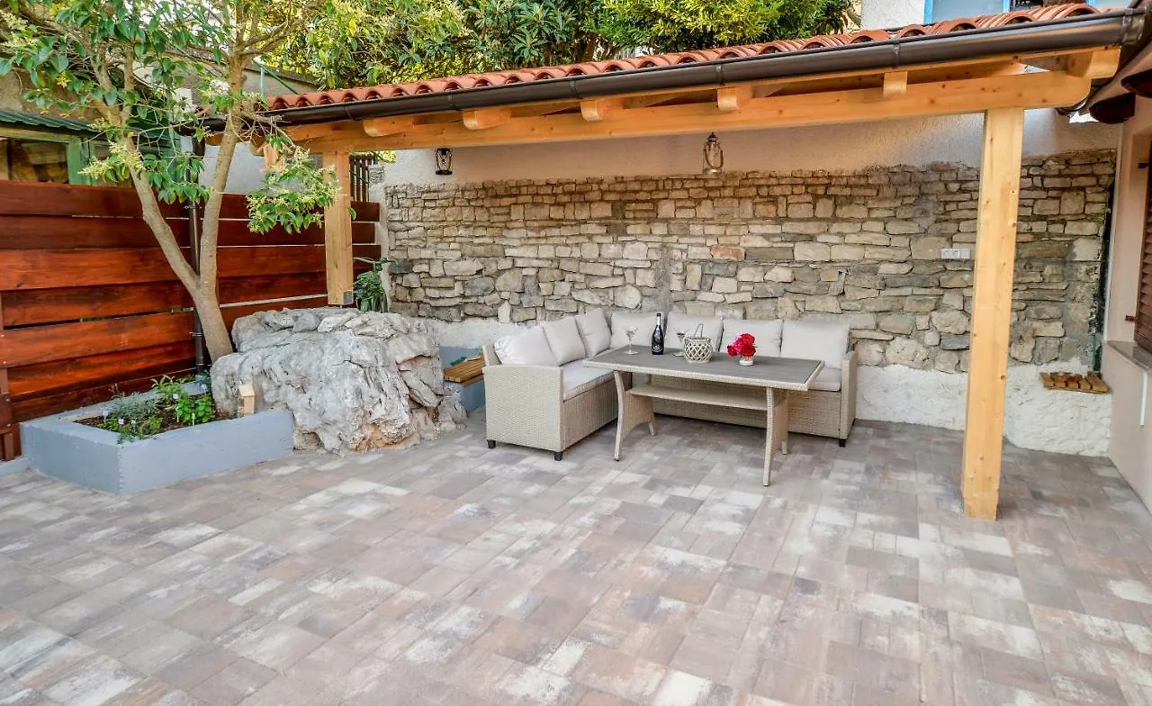 Vintage Garden Apartment Pula